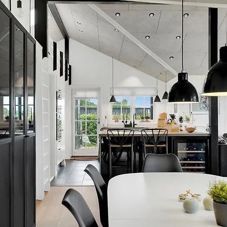 Beautiful In Juelsminde With Kitchen