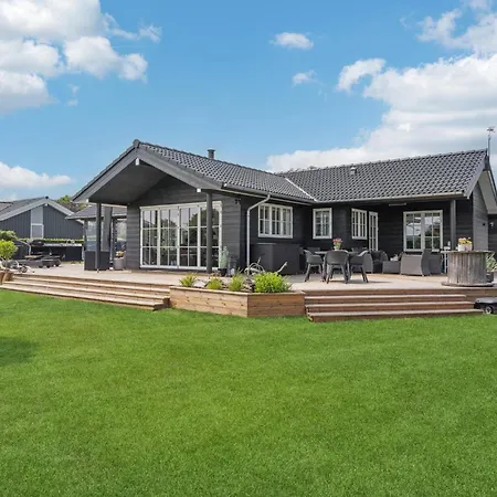 Holiday home Beautiful In Juelsminde With Kitchen