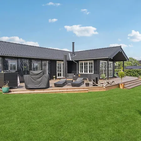 Beautiful In Juelsminde With Kitchen Holiday home *